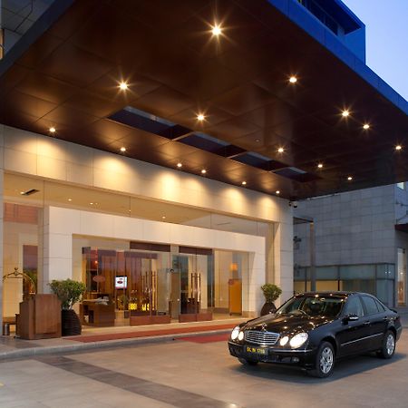 Hotel Crowne Plaza New Delhi Okhla By Ihg Exteriér fotografie The entrance of the hotel