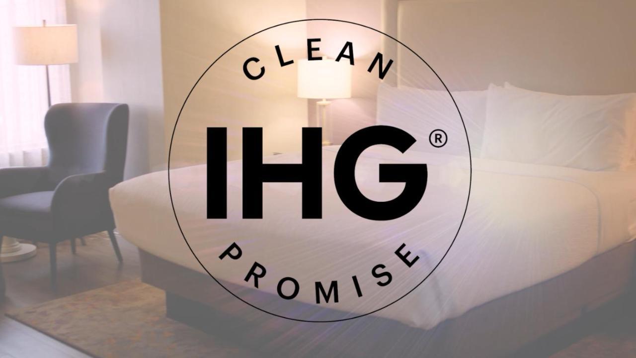 Hotel Crowne Plaza New Delhi Okhla By Ihg Exteriér fotografie IHG Clean Promise logo