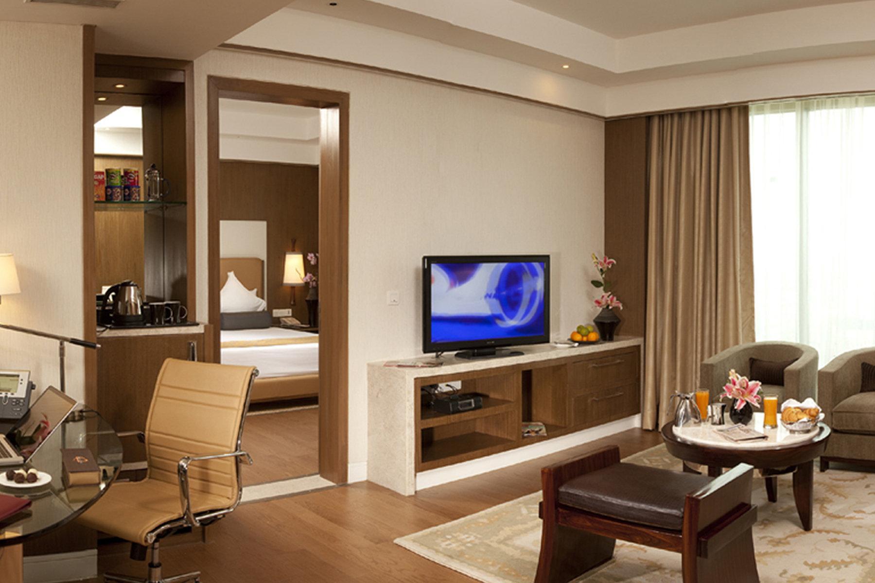 Hotel Crowne Plaza New Delhi Okhla By Ihg Exteriér fotografie A suite at the hotel