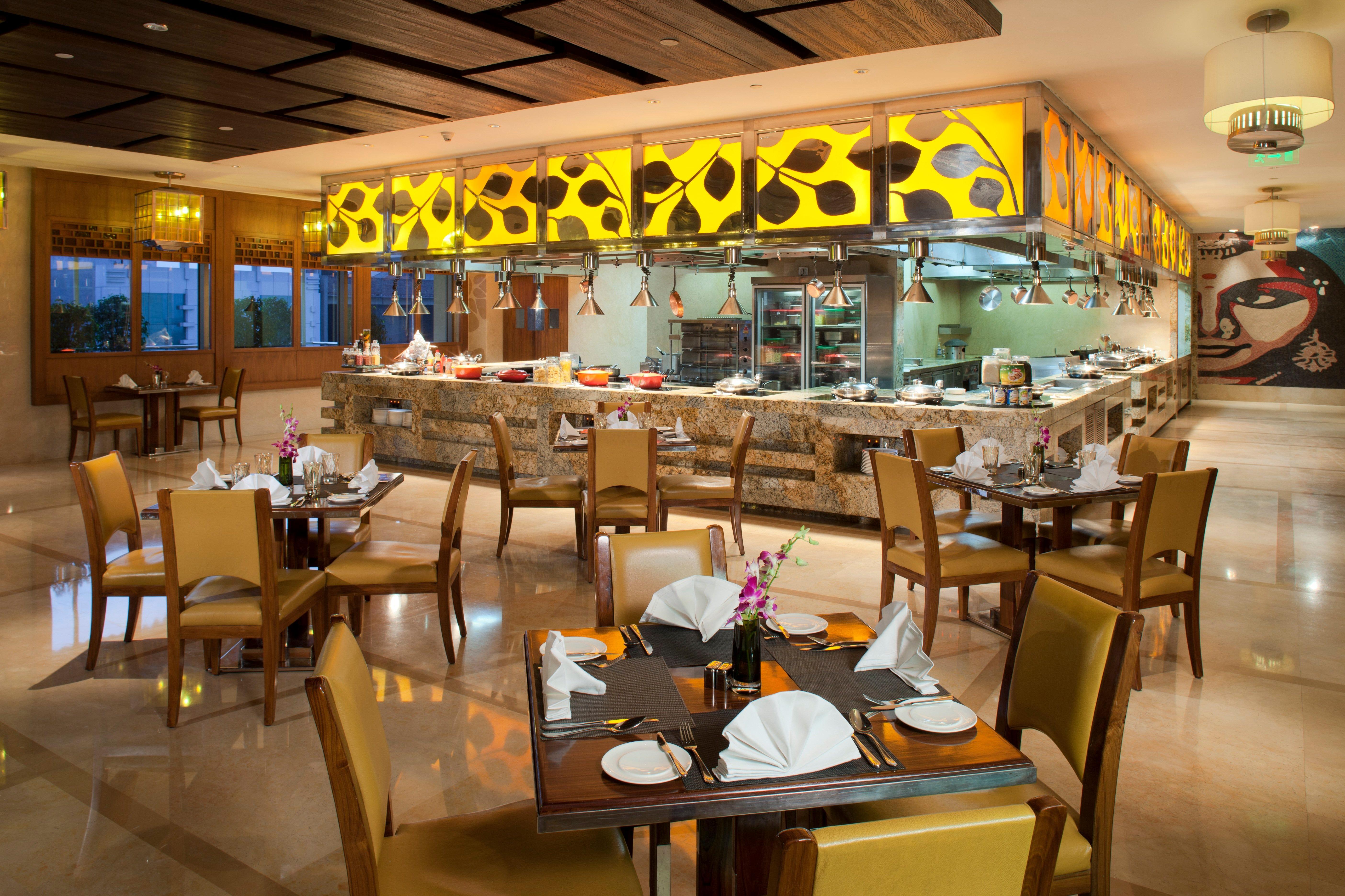 Hotel Crowne Plaza New Delhi Okhla By Ihg Exteriér fotografie The restaurant