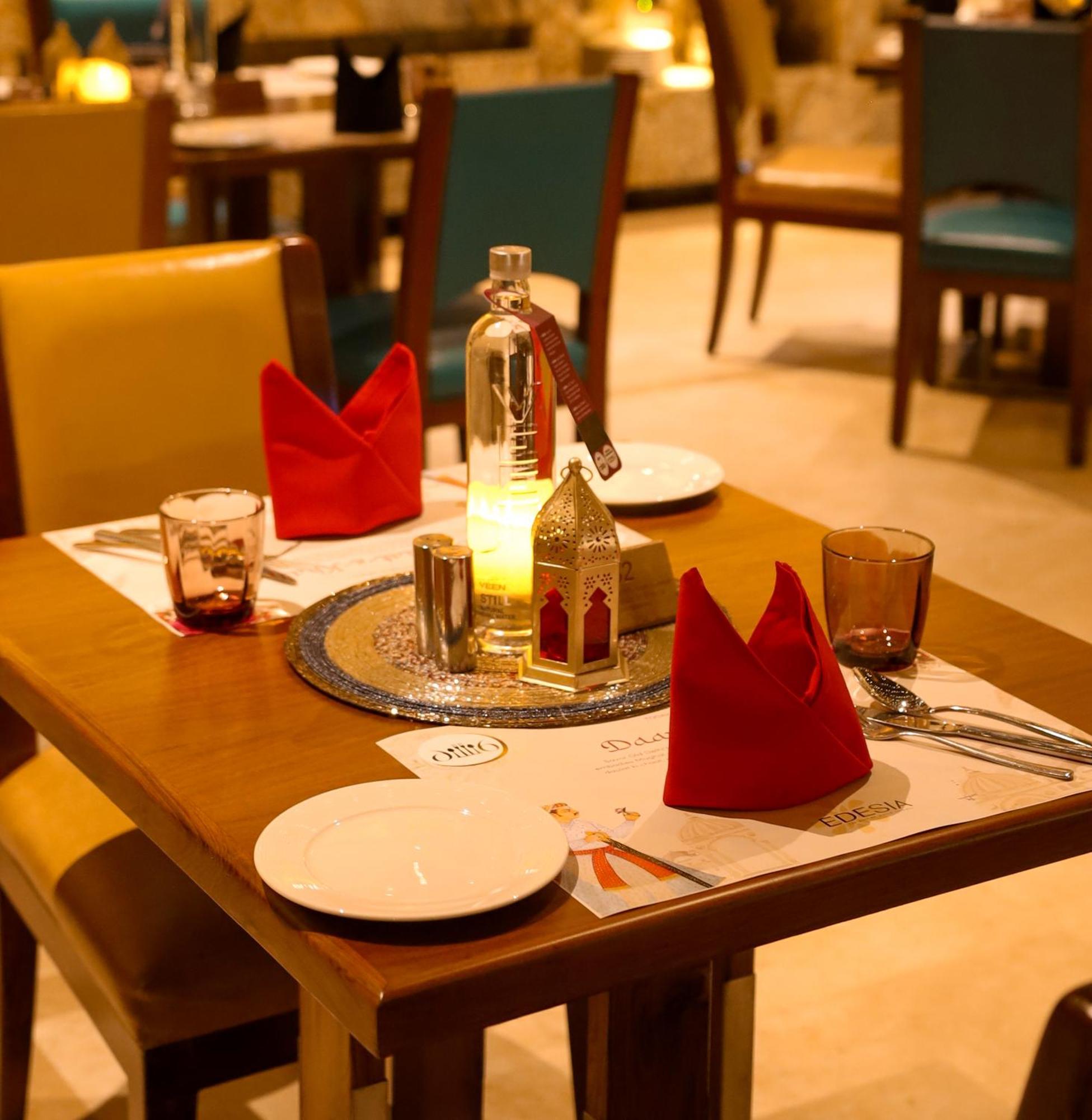 Hotel Crowne Plaza New Delhi Okhla By Ihg Exteriér fotografie A table set for dinner